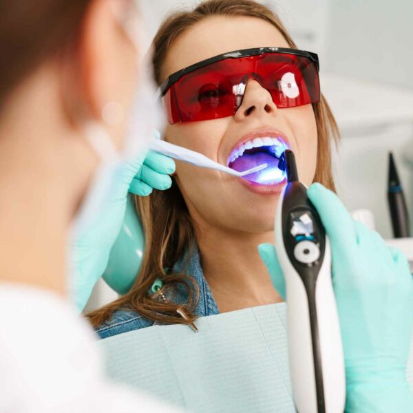 Laserbehandlung der Zähne bei DDr. Karin Vornwagner